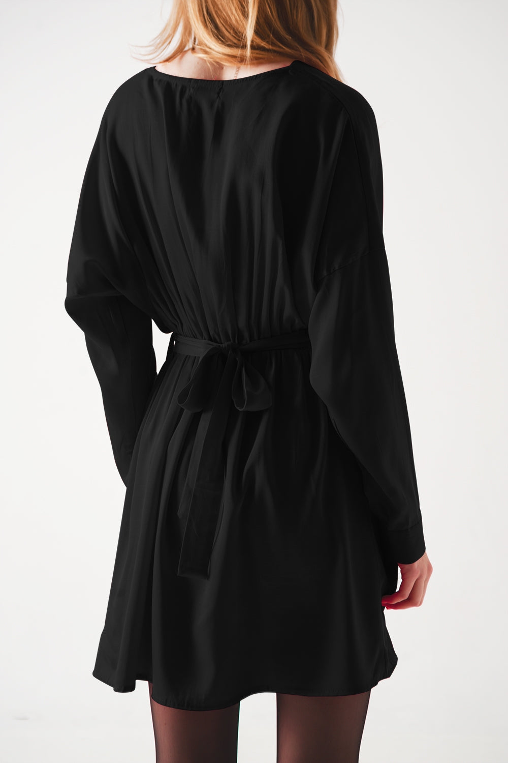Mini robe en satin noire