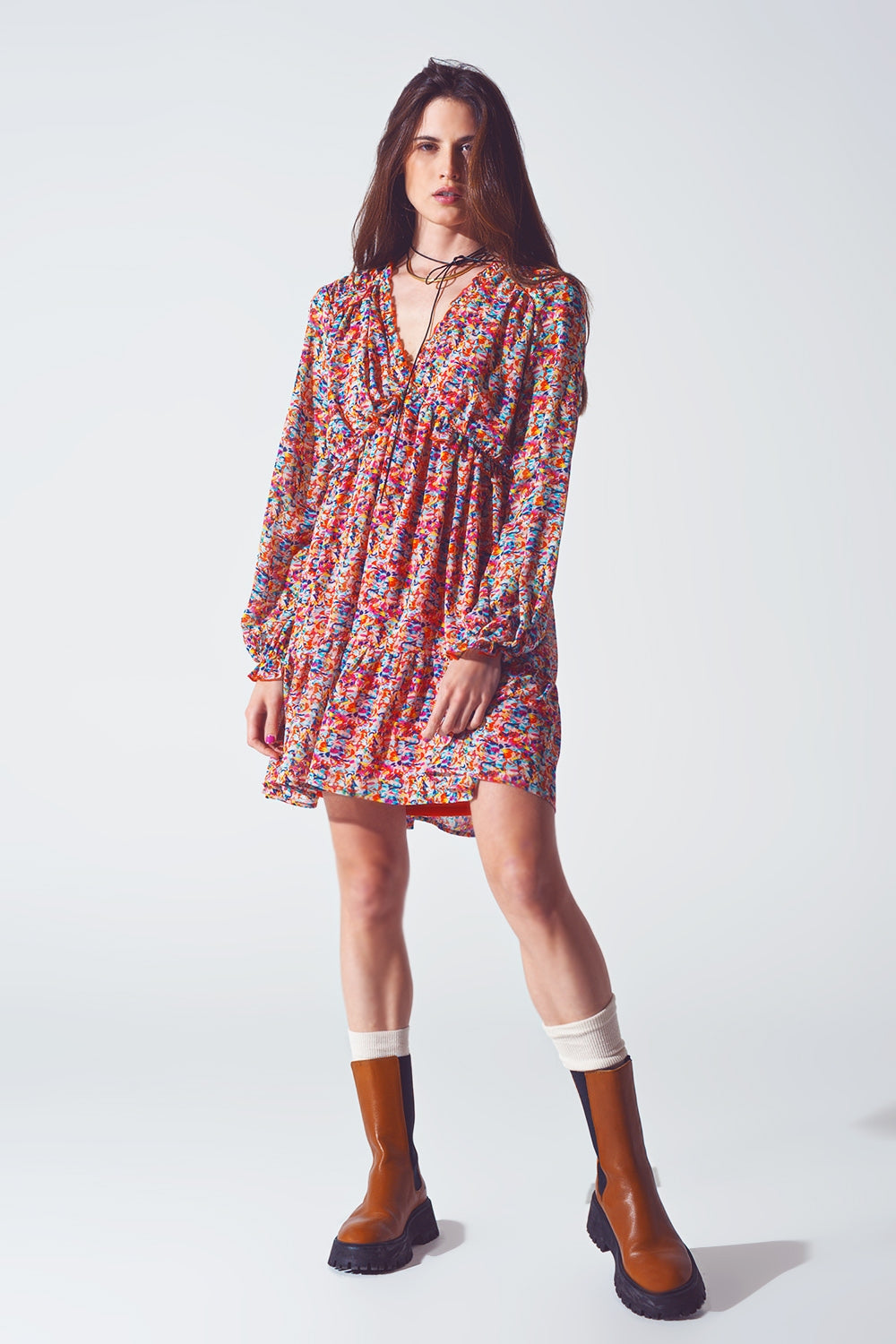 Mini robe fleurie à col en V en multicolore