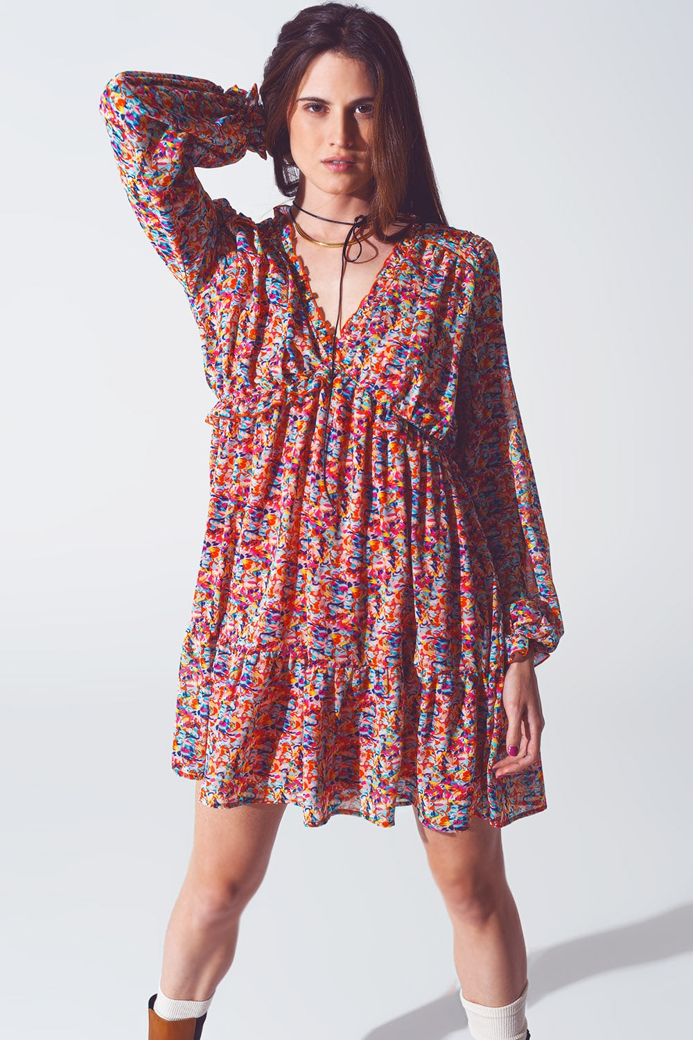 Mini robe fleurie à col en V en multicolore