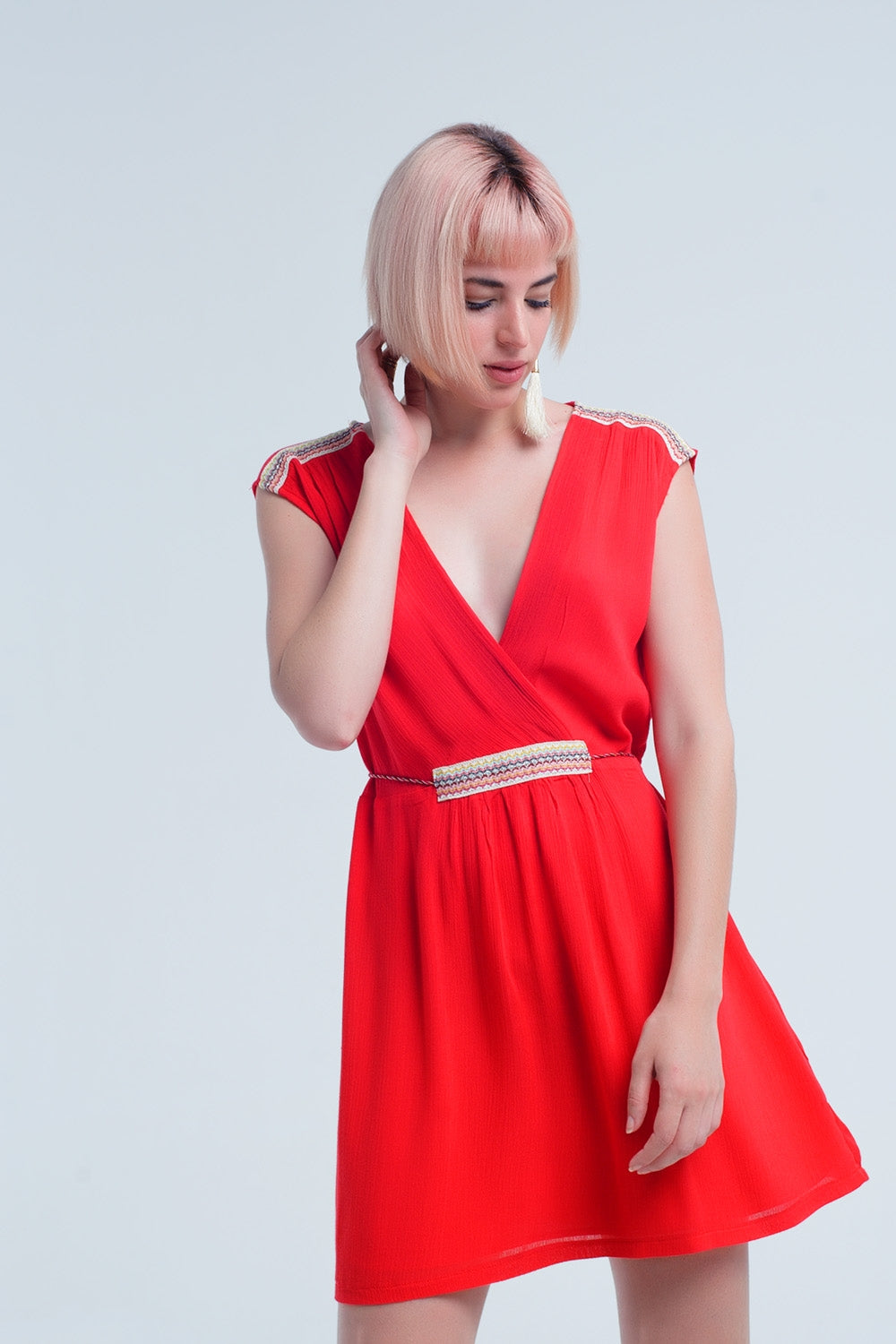 Mini robe rouge avec broderie