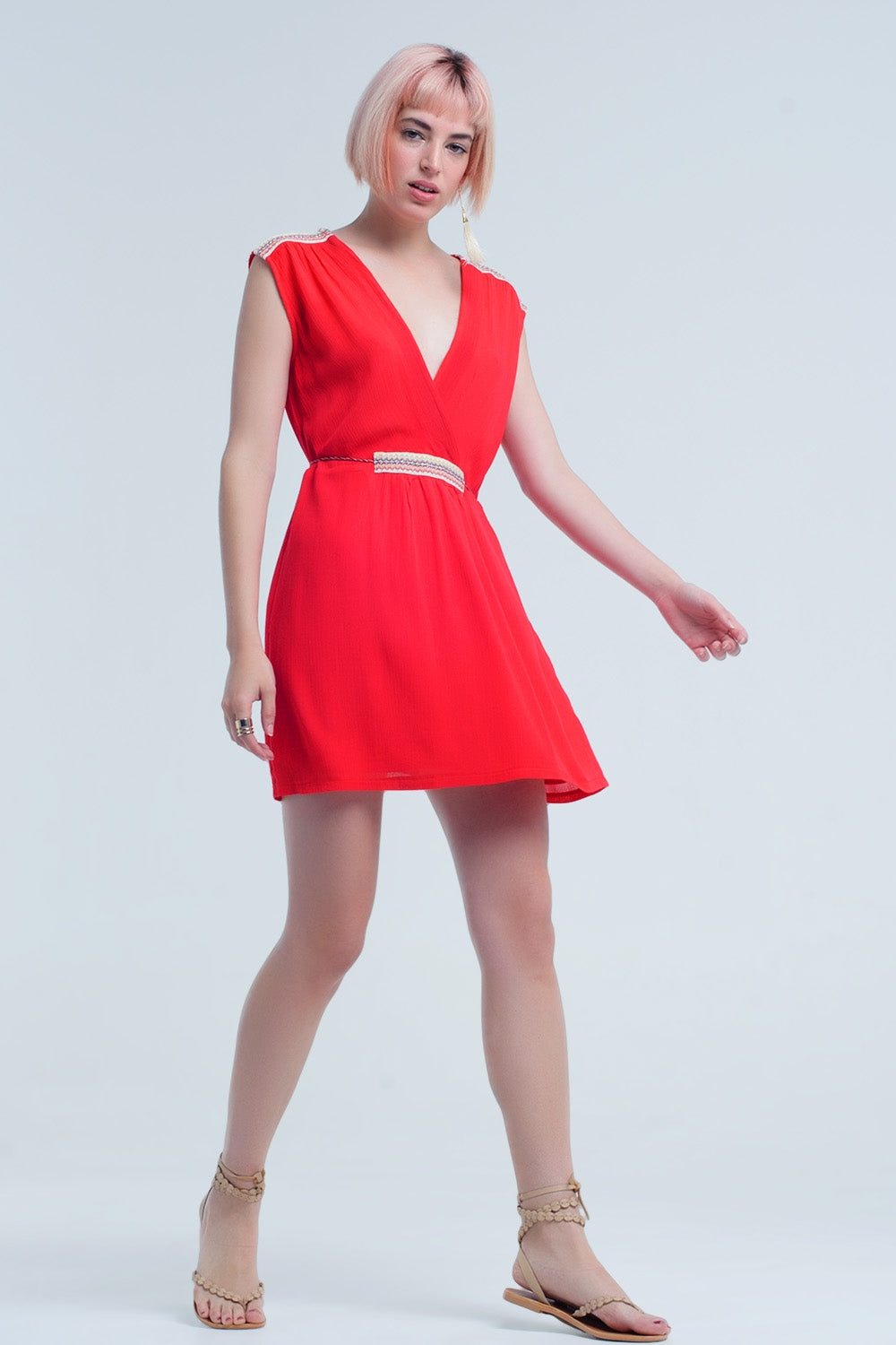 Mini robe rouge avec broderie