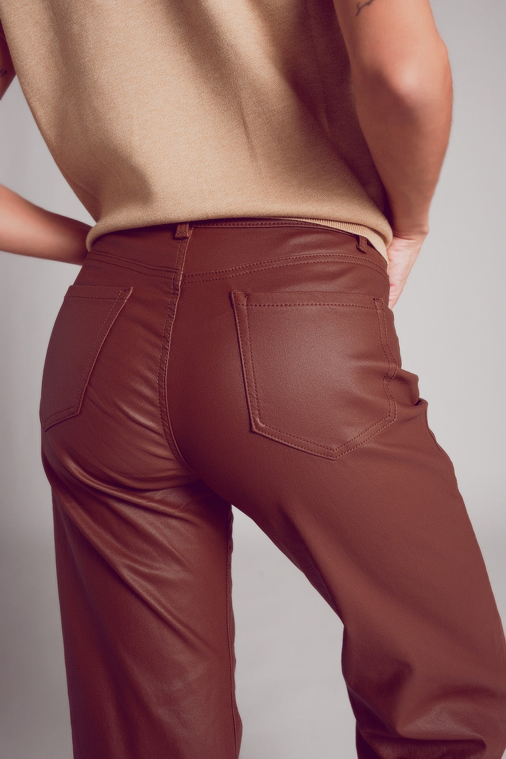 Pantalon ample en similicuir marron