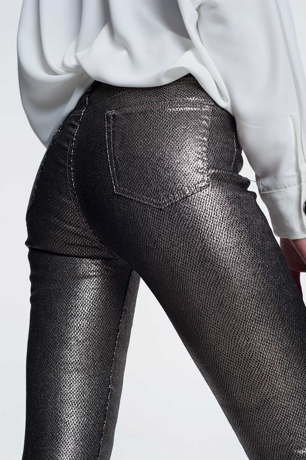 Pantalon argenté avec imprimé serpent