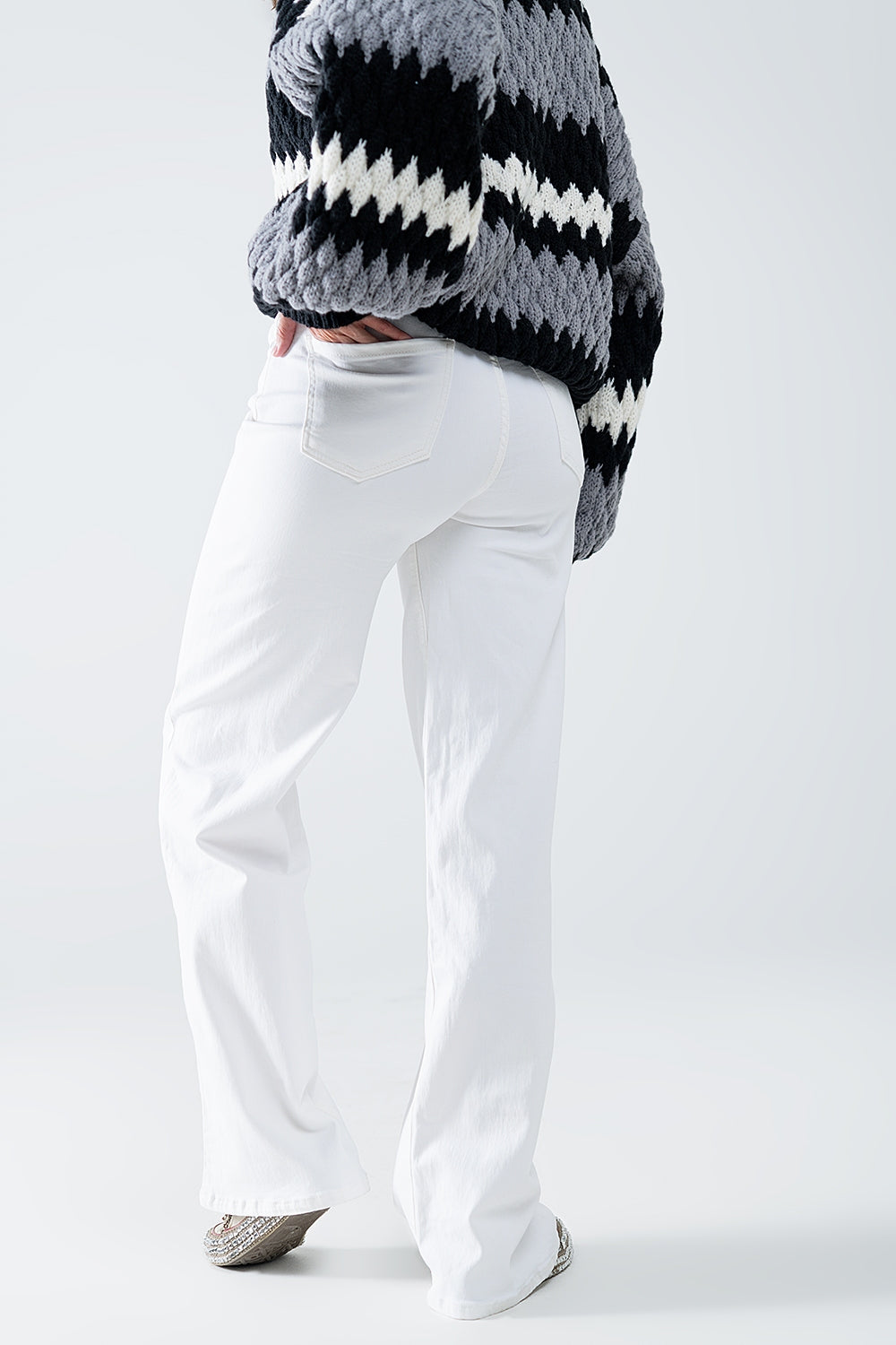 Pantalon blanc à jambe large et à taille haute