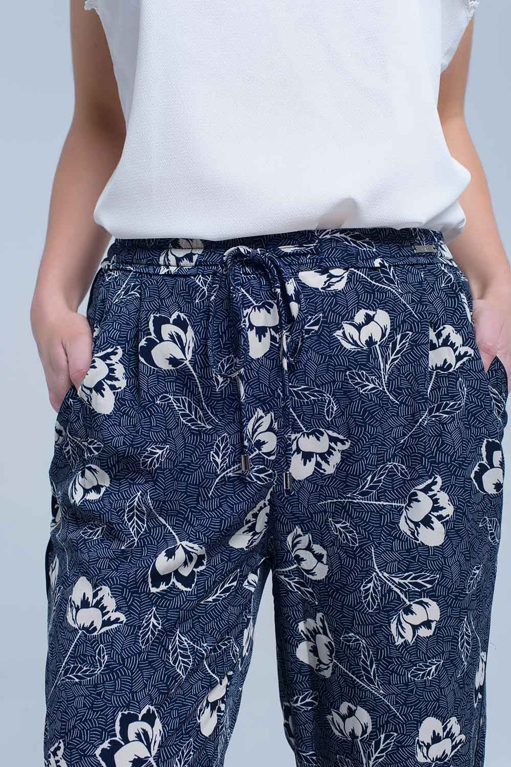 Pantalon bleu marine à imprimé floral