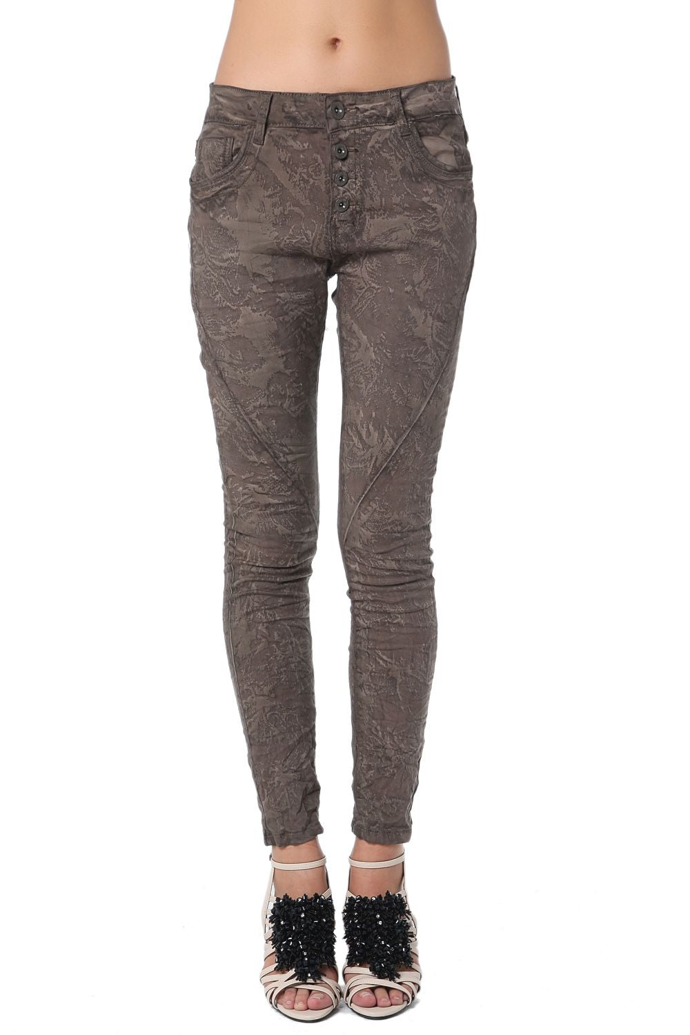 Q2 Pantalon boyfriend à imprimé camouflage
