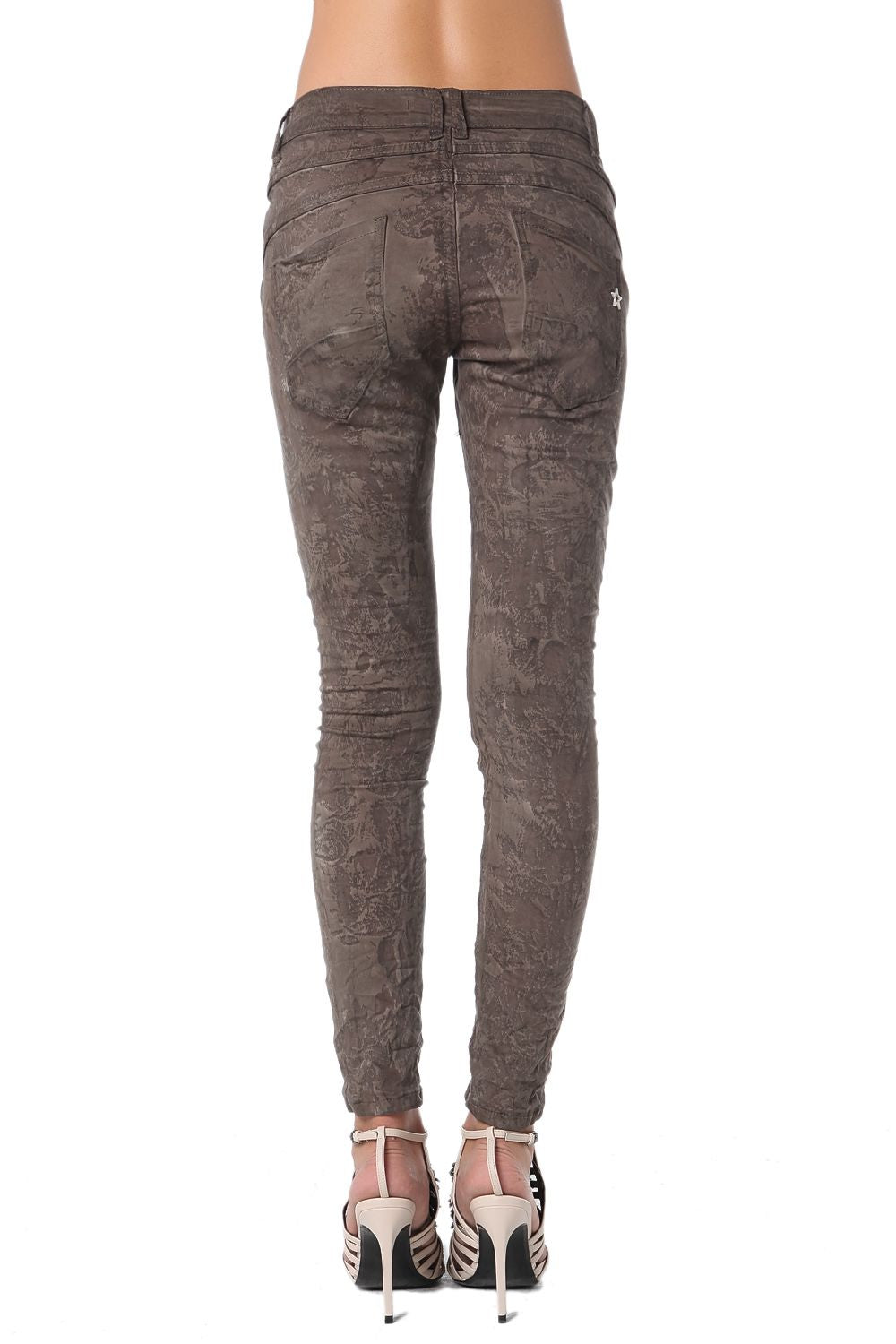Pantalon boyfriend à imprimé camouflage