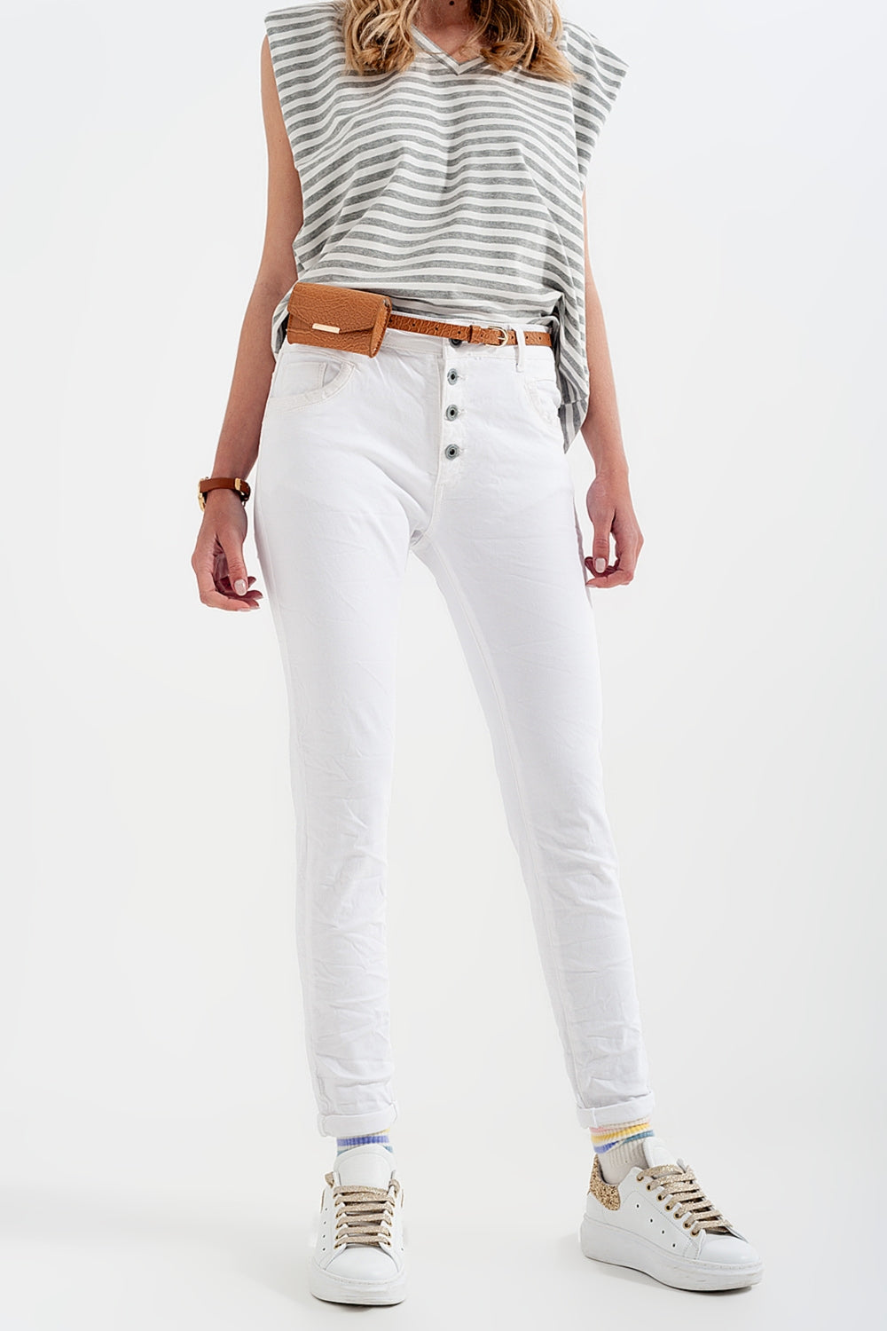 Q2 Pantalon boyfriend blanc avec le détail de poche de sequin