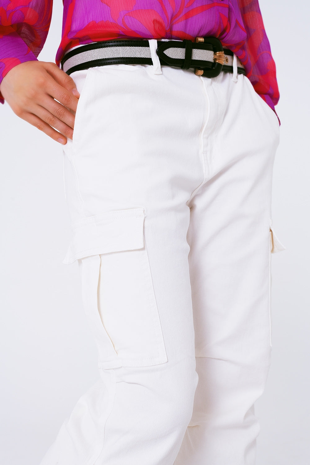 Pantalon cargo à jambes droites en blanc
