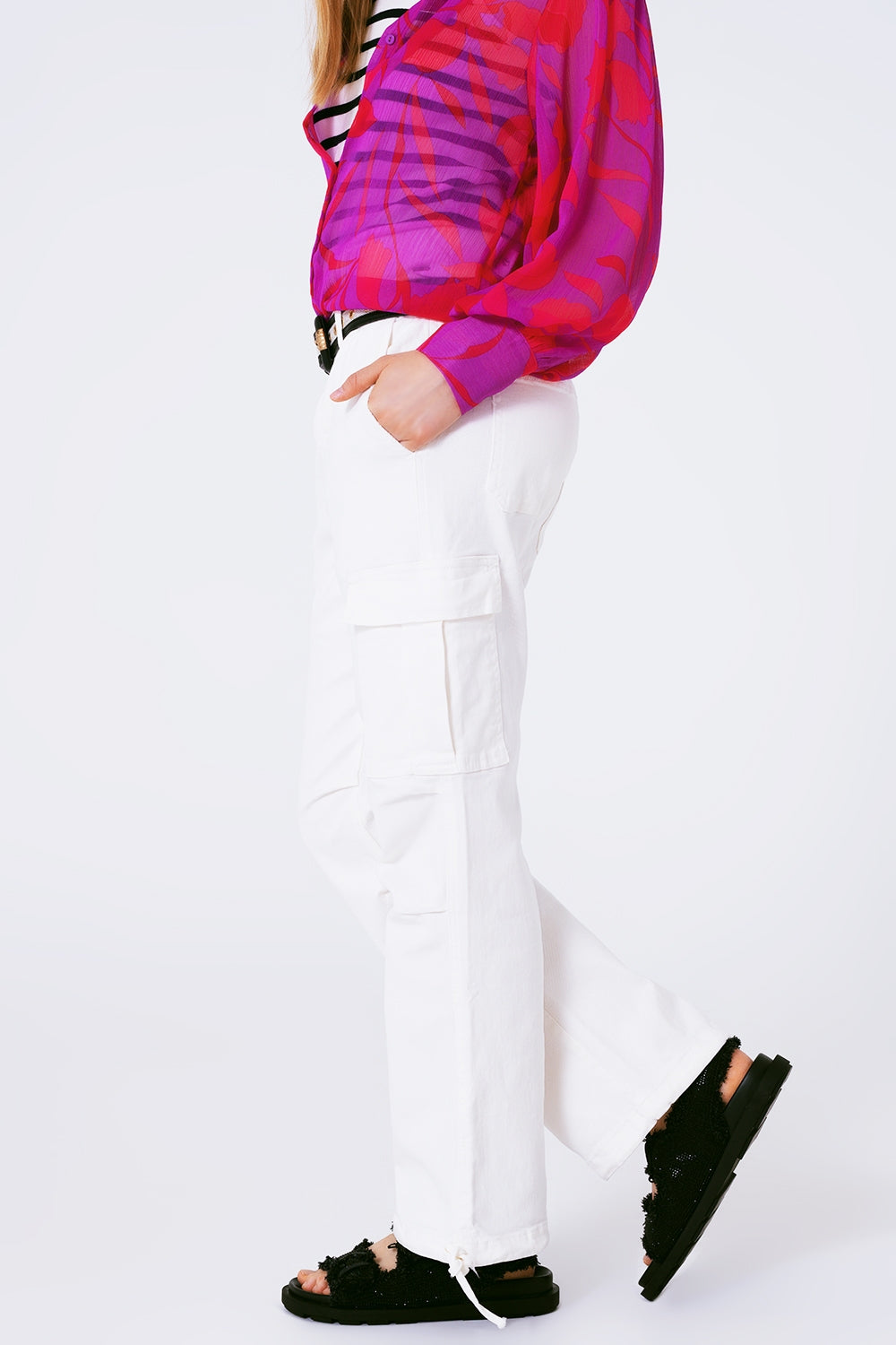 Pantalon cargo à jambes droites en blanc