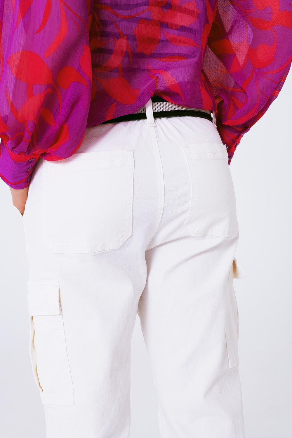 Pantalon cargo à jambes droites en blanc