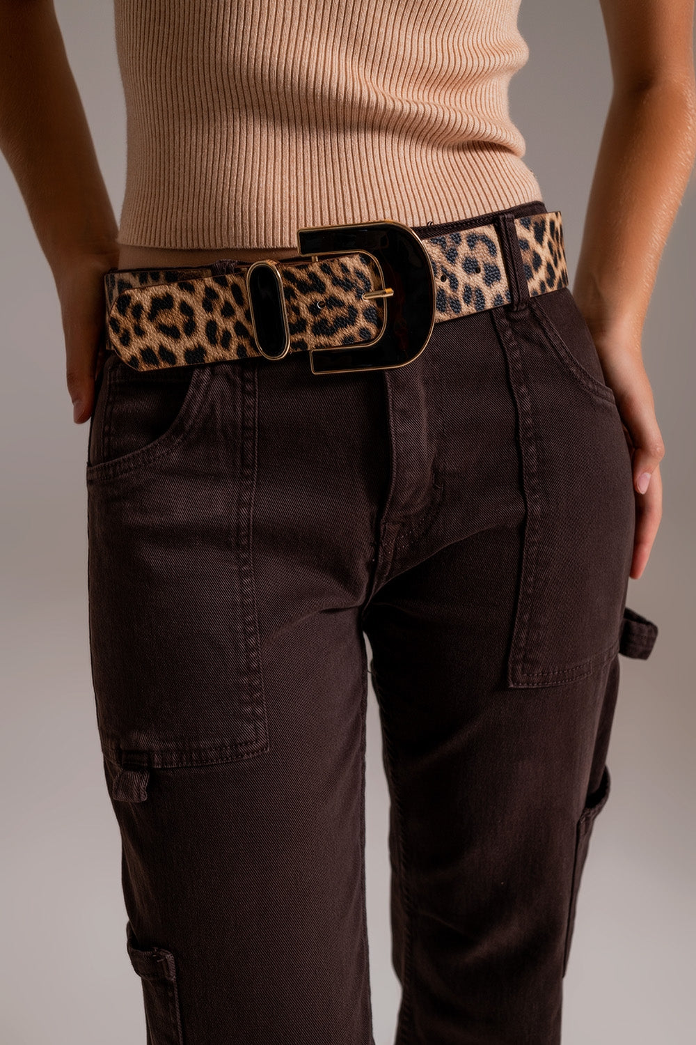 Pantalon cargo à jambes droites en marron
