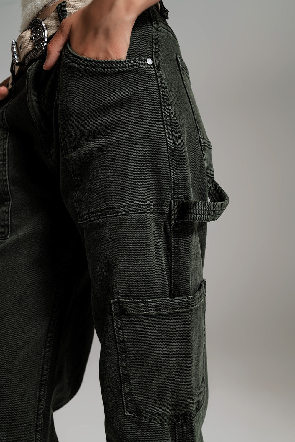 Pantalon cargo à jambes droites en vert foncé
