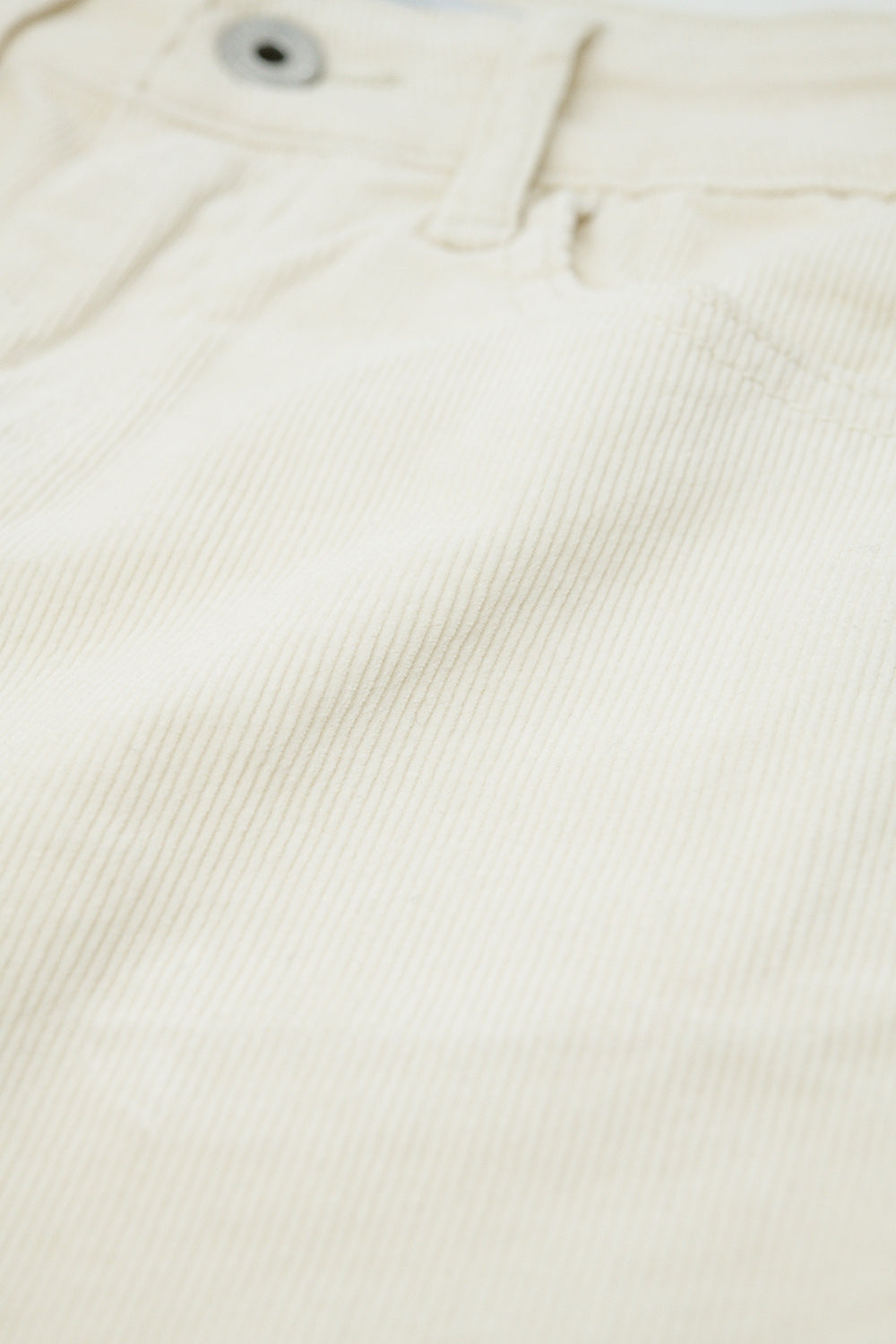 Pantalon évasé en velours côtelé beige clair avec imprimé léopard sur le bas