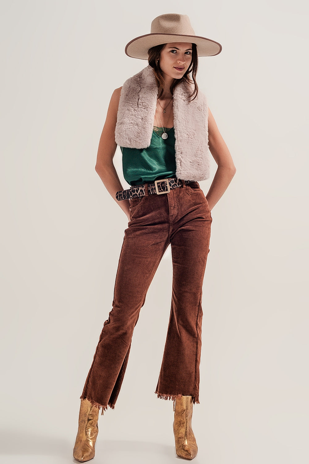 Pantalon évasé en velours côtelé marron