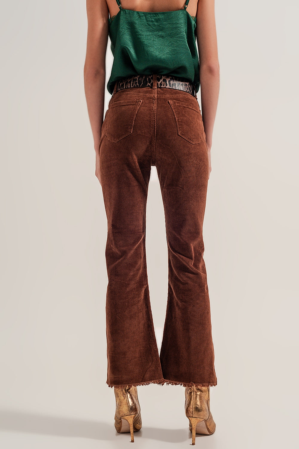 Pantalon évasé en velours côtelé marron