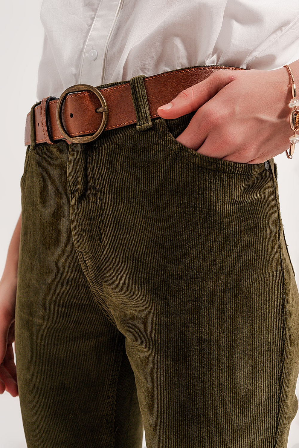 Pantalon évasé en velours côtelé vert