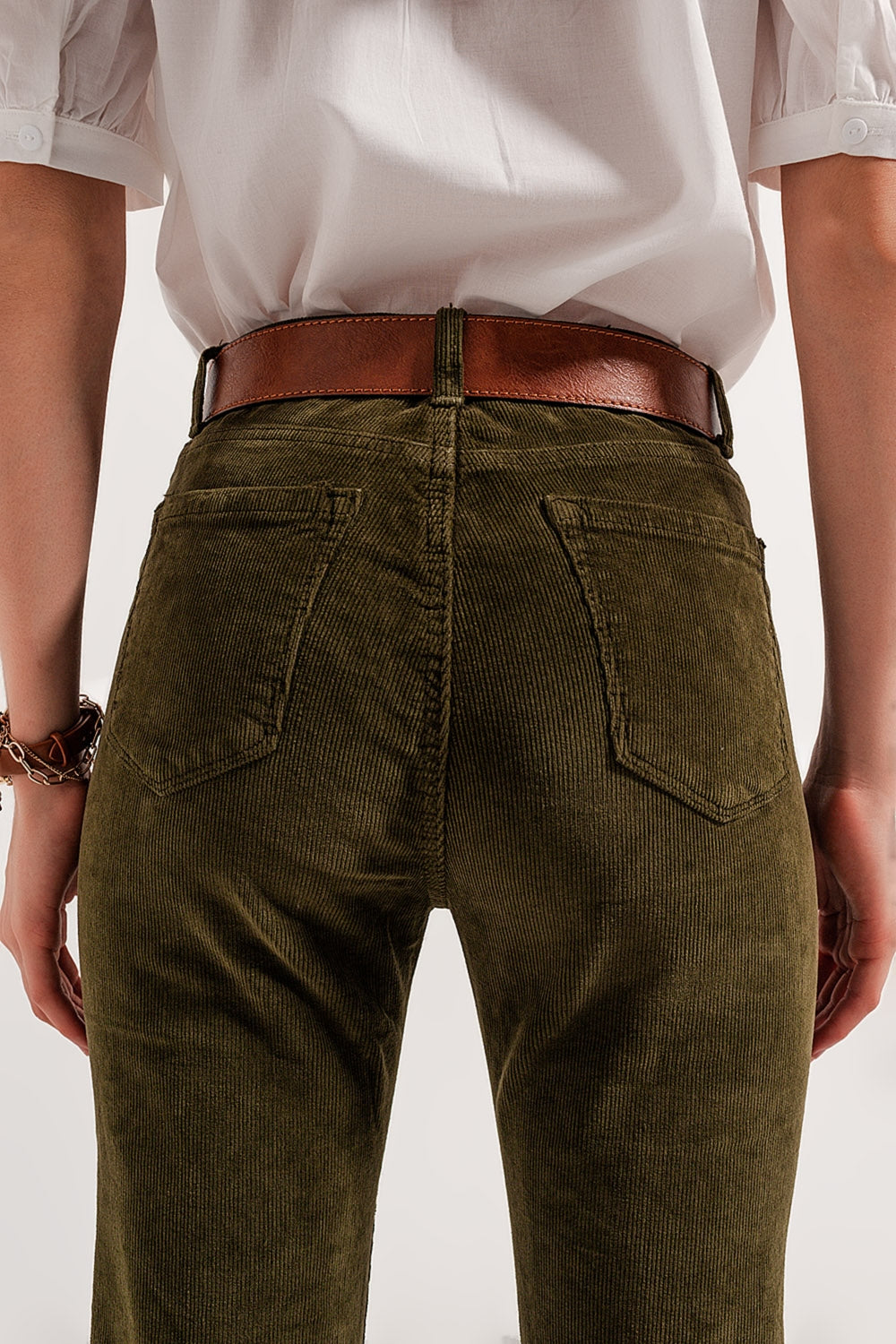 Pantalon évasé en velours côtelé vert
