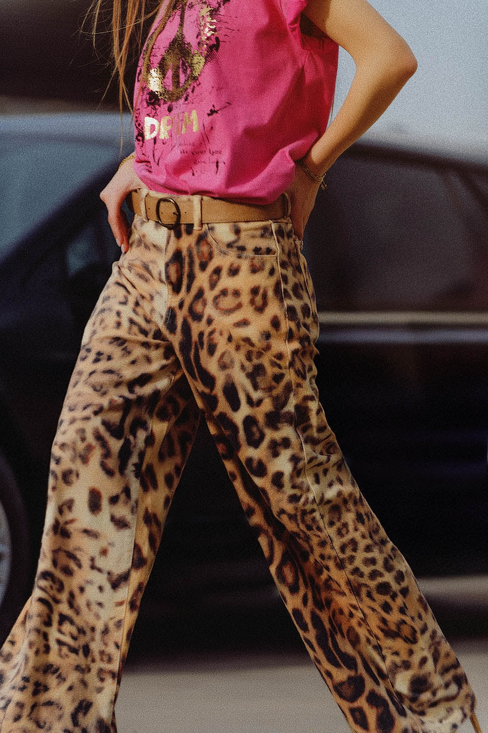 Pantalon large à imprimé tigré avec doubles coutures latérales