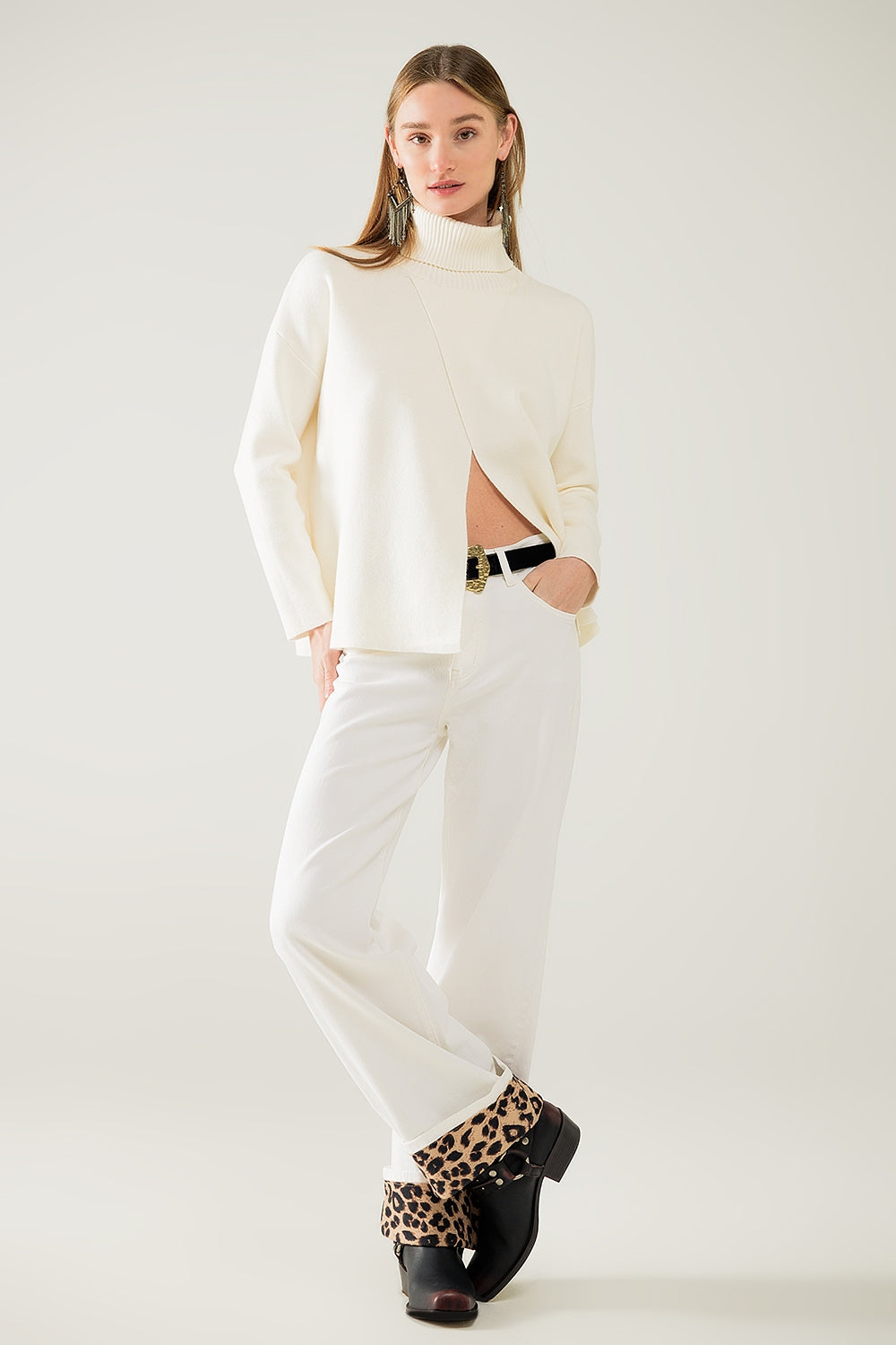 Pantalon large crème avec imprimé léopard en bas