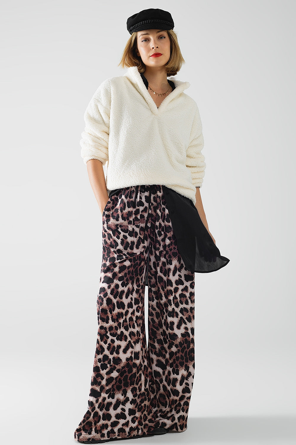 Pantalon large en léopard avec bande latérale en satin