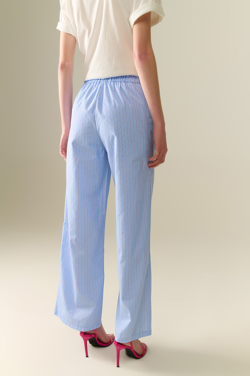 Pantalon large rayé bleu avec ornements en strass