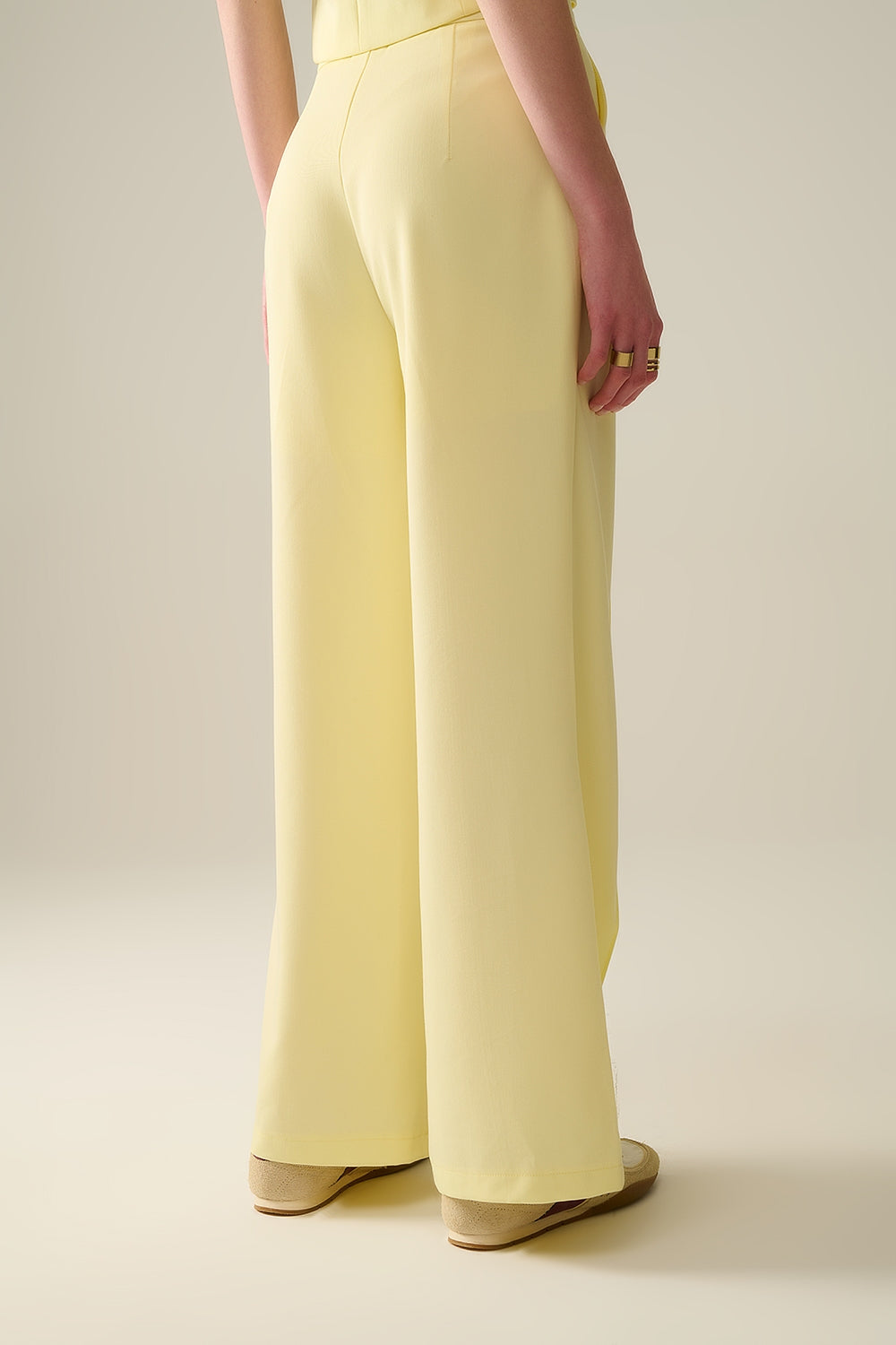 Pantalon large sur mesure en jaune