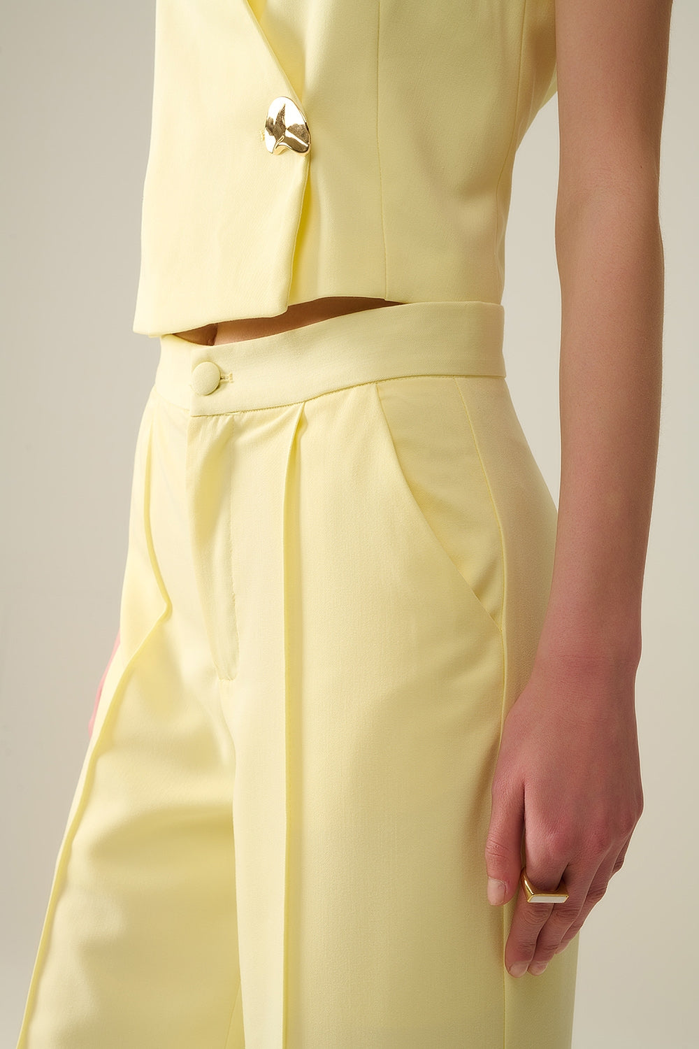 Pantalon large sur mesure en jaune