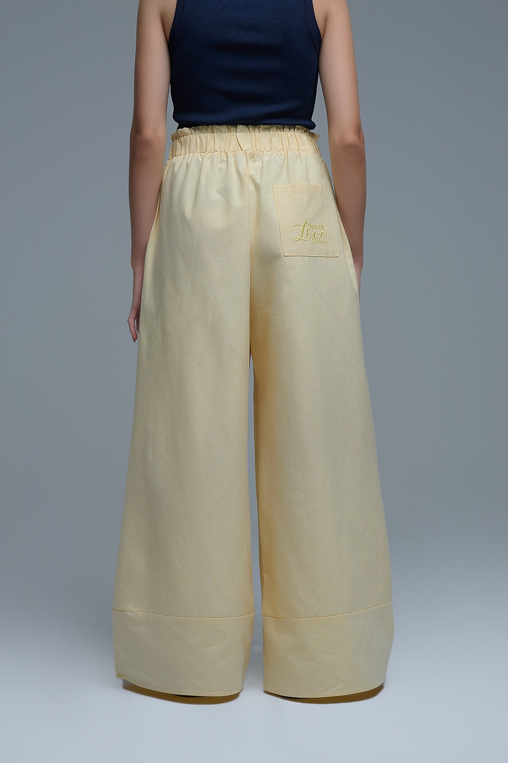 Pantalon palazzo rayé jaune avec jambe extra large