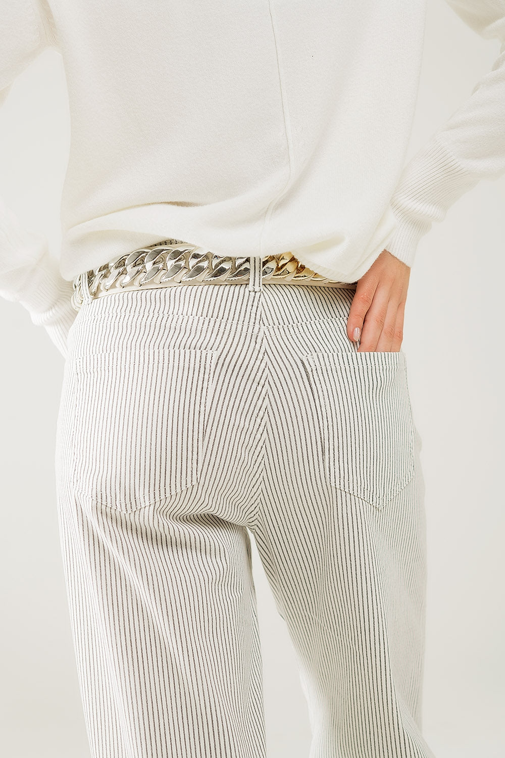 Pantalon rayé à jambe droite en tissu extensible