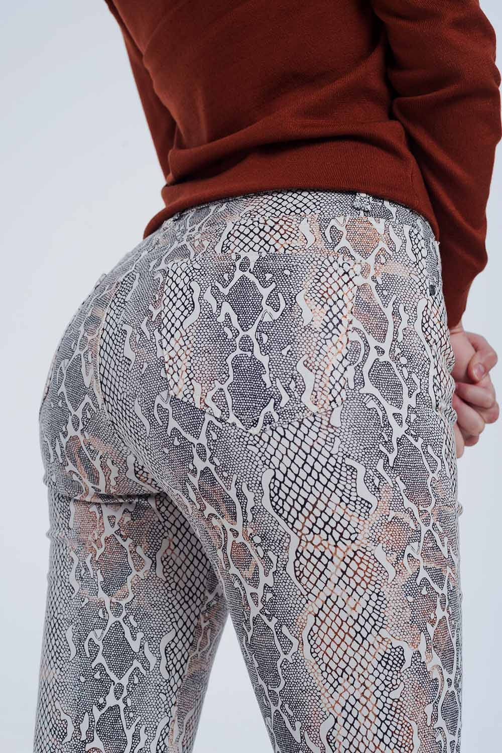 Pantalon texturé à imprimé serpent beige