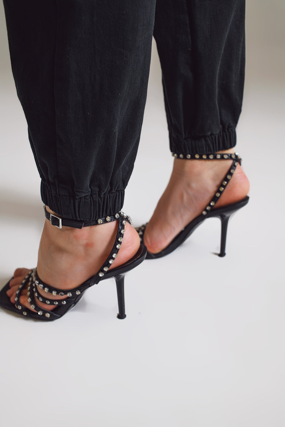 pantalons cargo noirs avec taille et ourlet élastiques