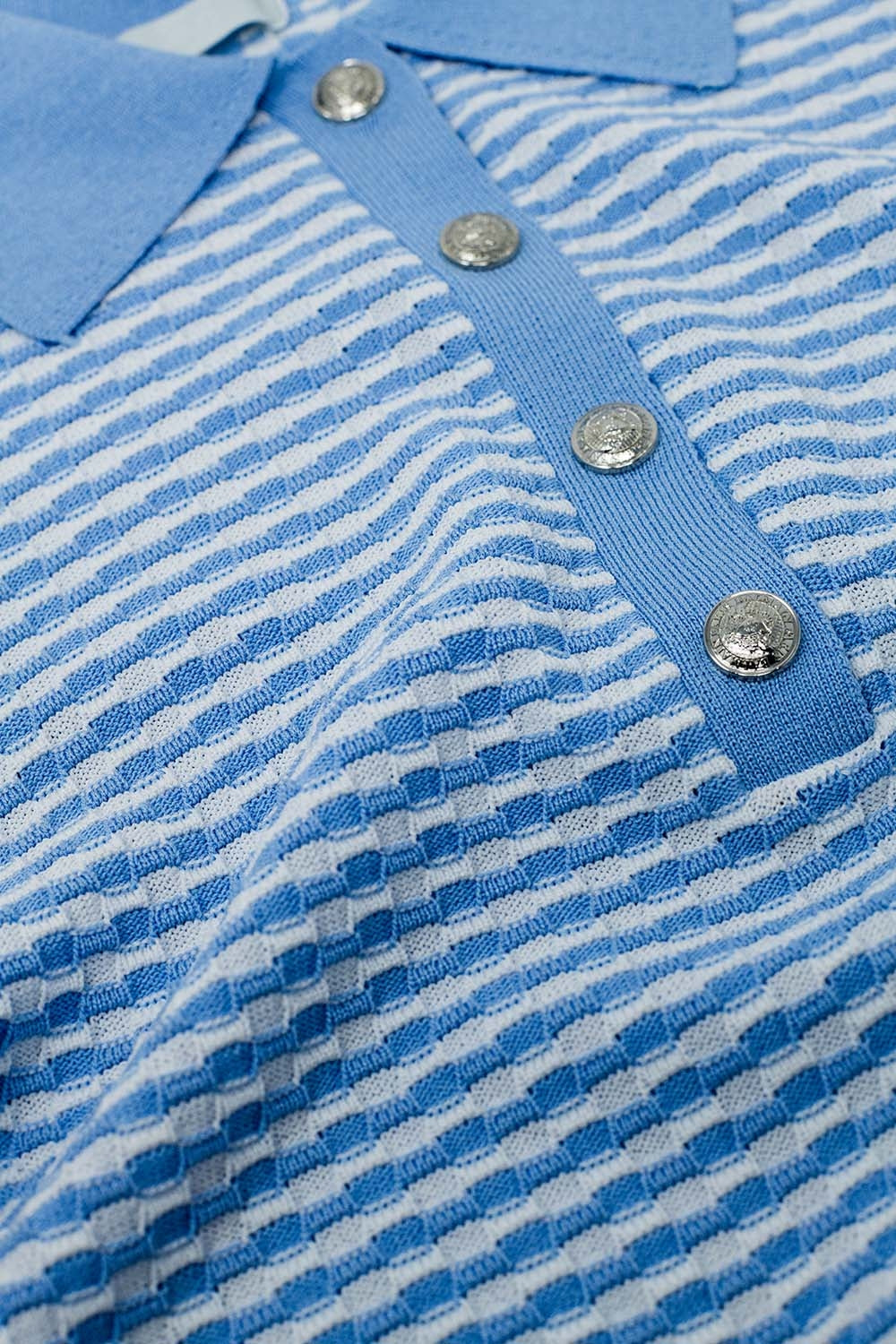 Polo à manches courtes en bleu et rayures blanches