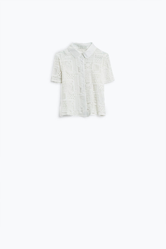 Q2 Polo blanc crocheté avec fermeture à boutons