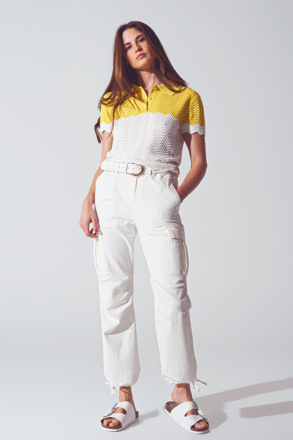 Polo court tricoté en blocs de couleur blanc et jaune