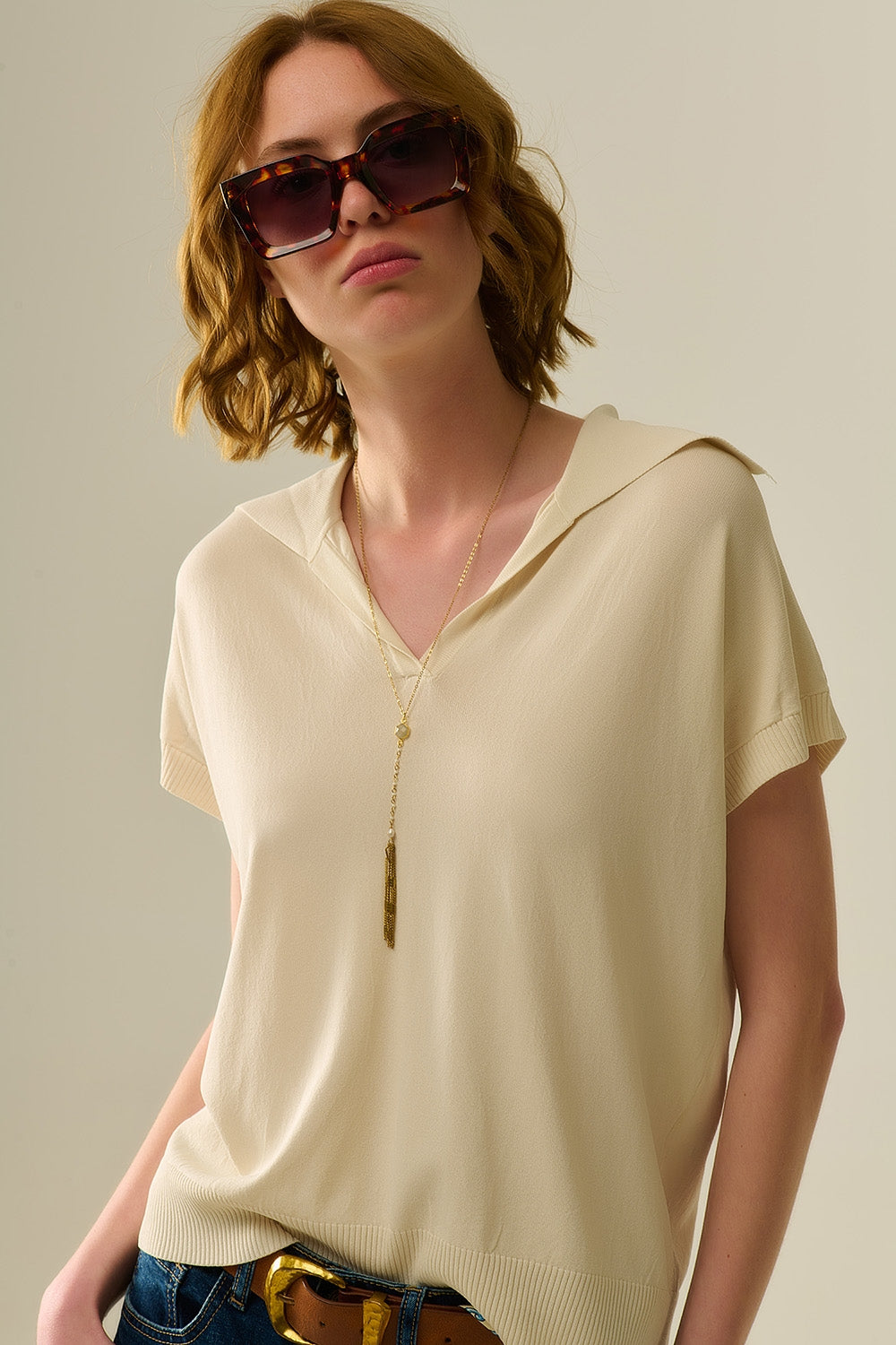 Q2 polo en maille fine beige à manches courtes