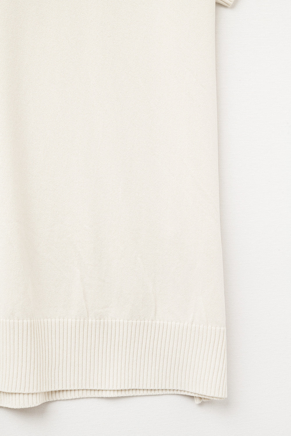 polo en maille fine beige à manches courtes