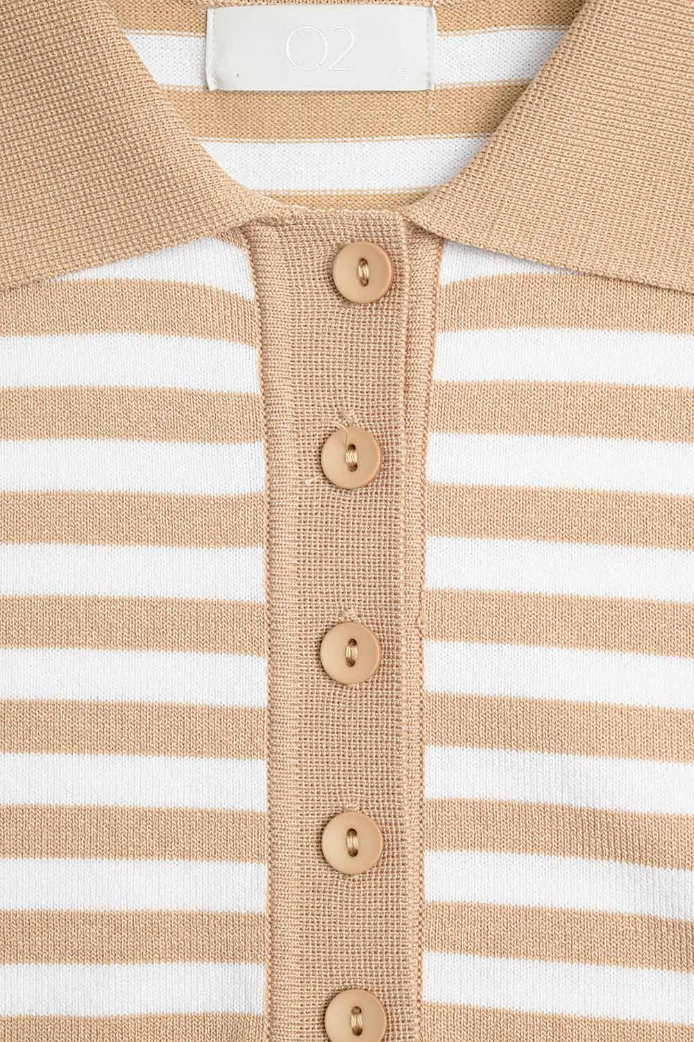 Polo en maille rayée beige et blanc