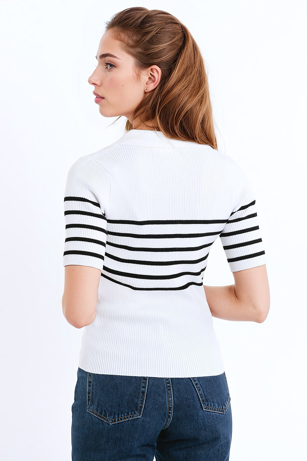 Polo rayé à boutons en blanc