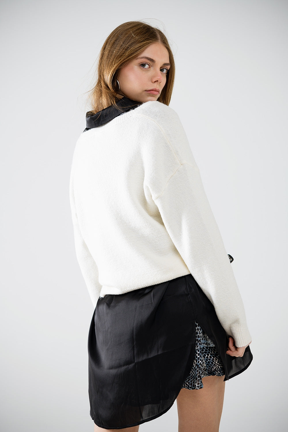 Pull à col en V orné d'étoiles métalliques