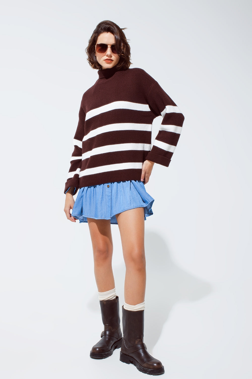Pull à col roulé à rayures blanches marron chocolaté