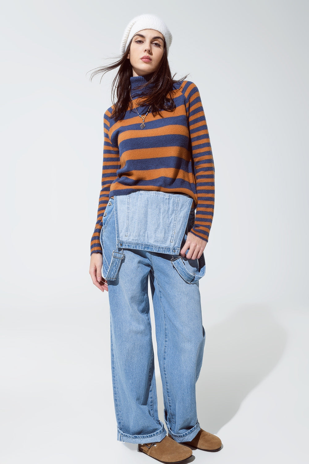 Pull à col roulé à rayures en bleu et marron