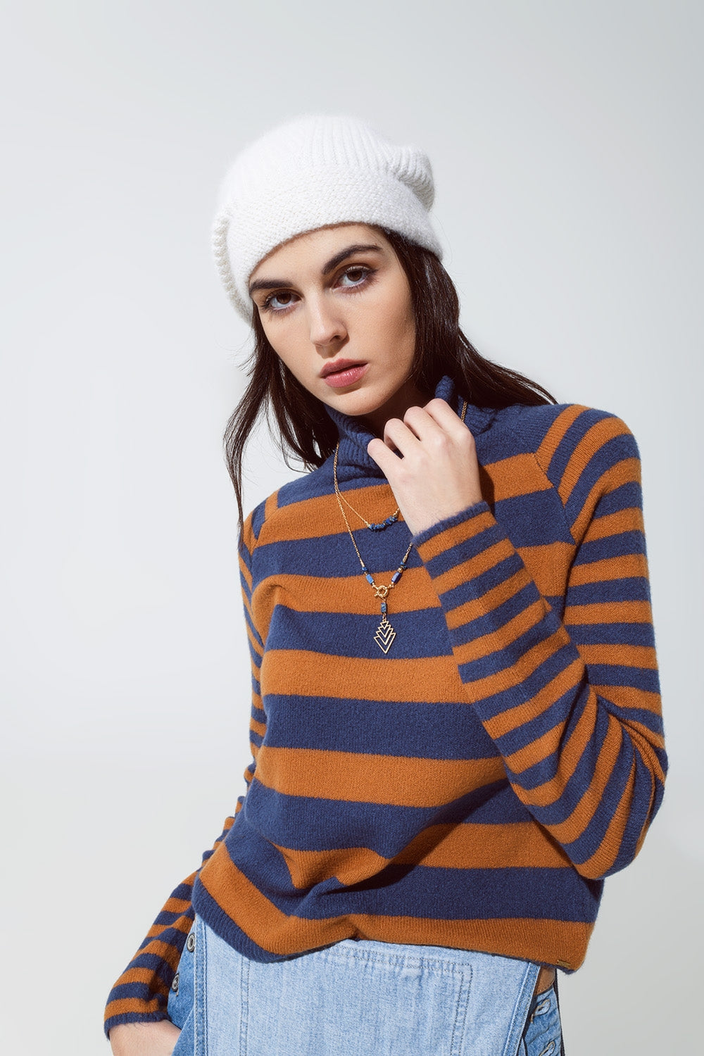Pull à col roulé à rayures en bleu et marron