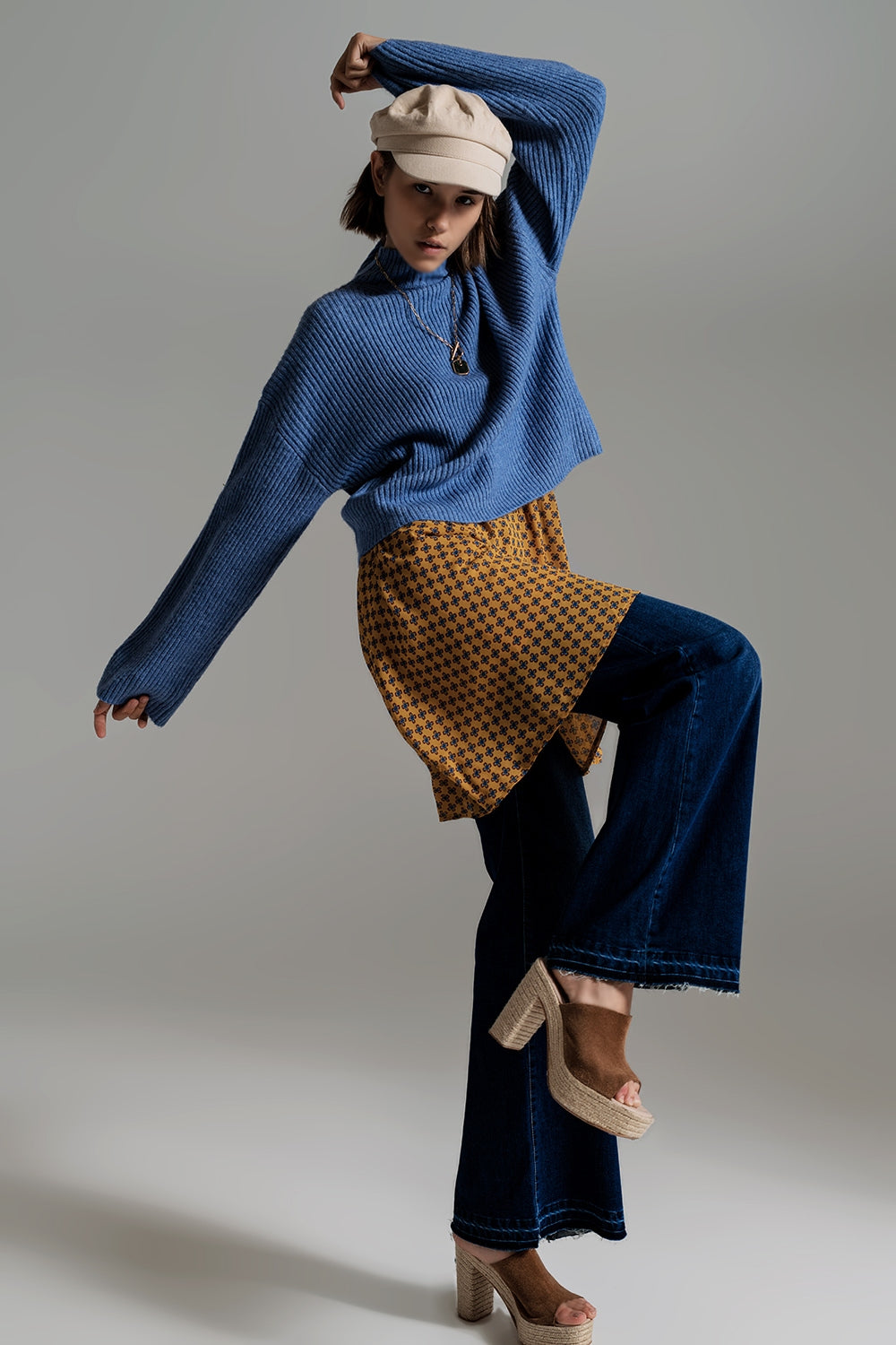 Pull à col roulé bleu doux et côtelé