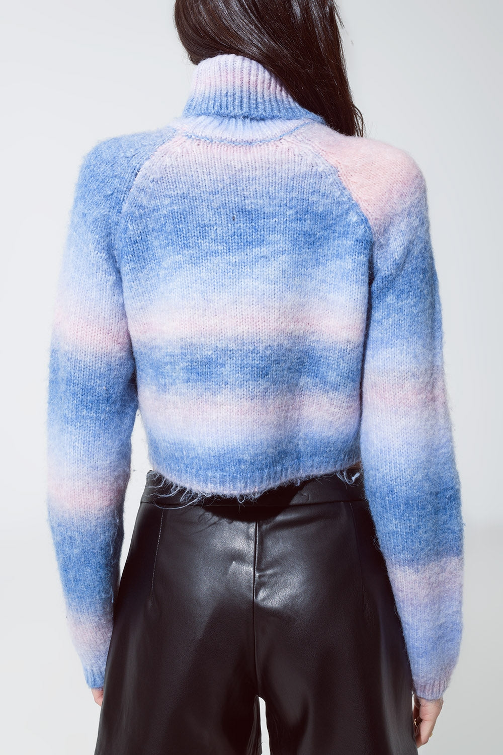 Pull à col roulé en tricot duveteux en bleu et rose Degrade