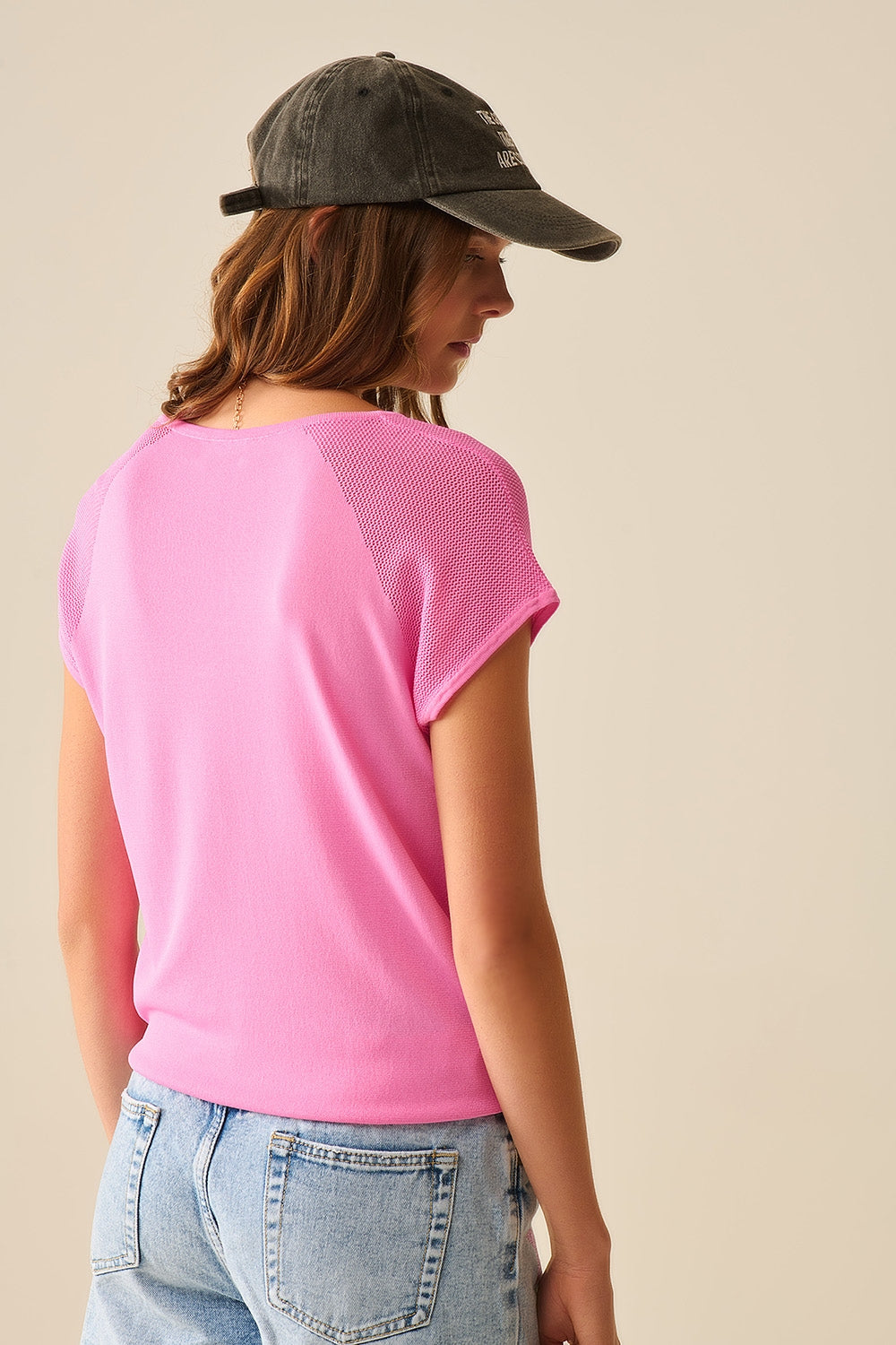 Pull à manches courtes fuchsia avec maille sur l'épaule