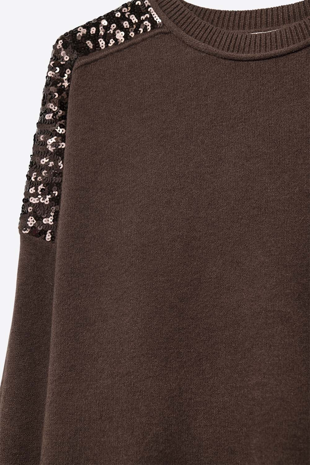 Pull à manches longues marron avec paillettes sur les épaules