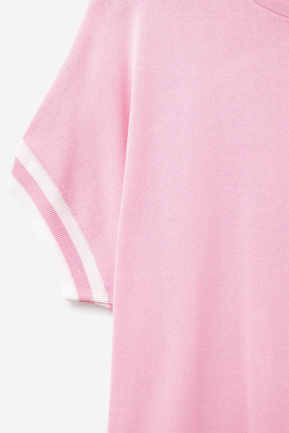 Pull ajusté relafed en rose avec détail contrastant blanc