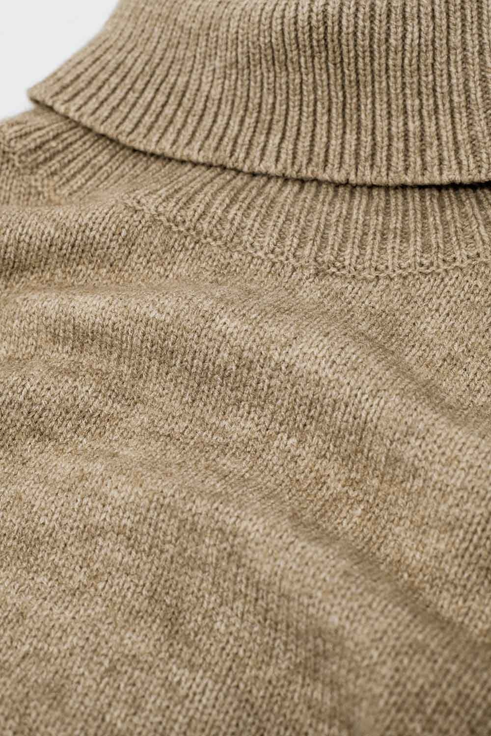 Pull beige ample à manches tombantes
