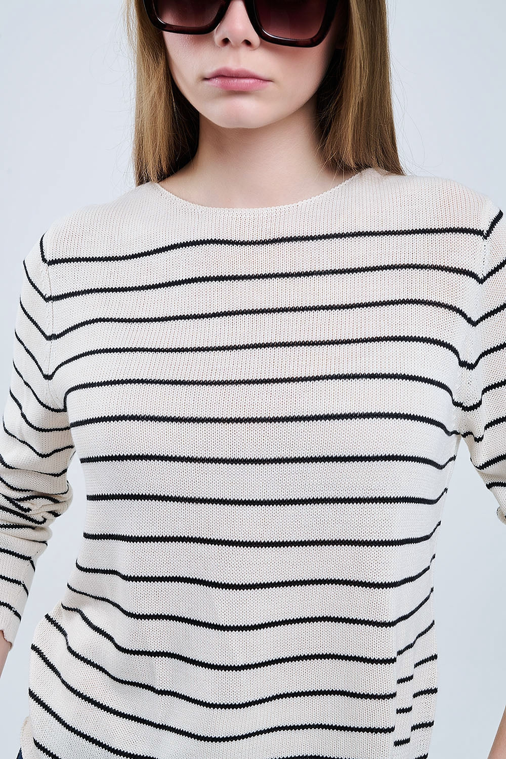 pull beige rayé en tricot fin